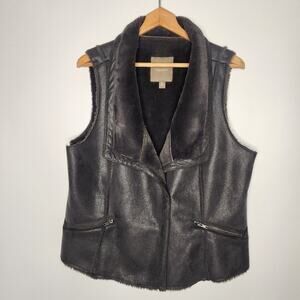 🌻3 for $18 Maurices Gray Faux Fur Vest